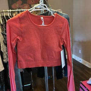 Lululemon cropped Ebb to Street